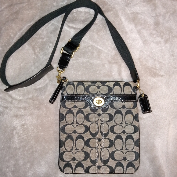 Coach Handbags - Coach vintage crossbody